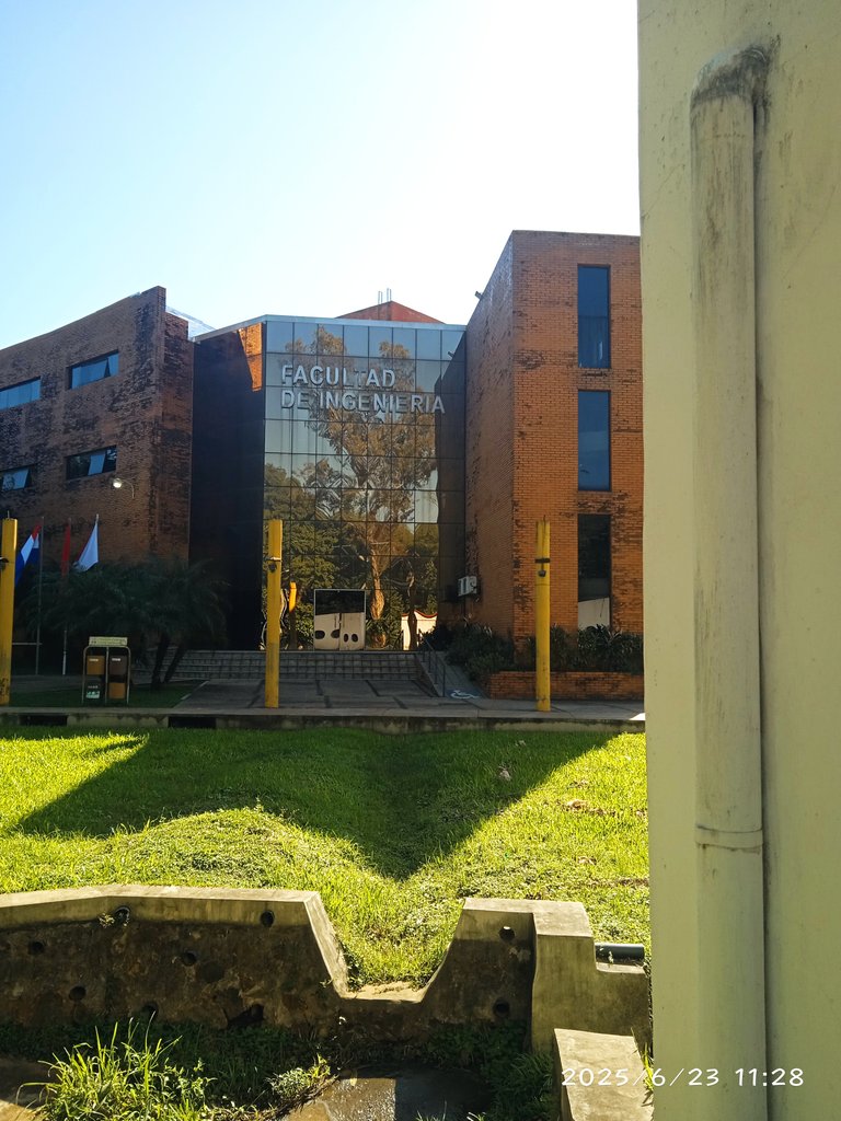 Reflections Hunters Contest Round 230 - The Campus