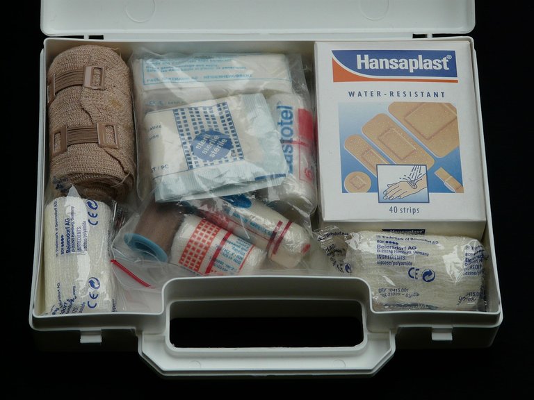 first_aid_kit_62643_1280.jpg