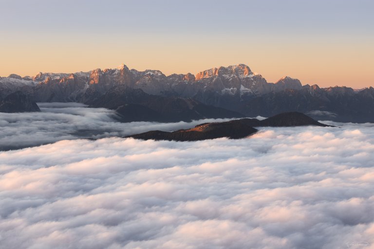 Hike . Sunrise . Sea of Fog - Dobratsch Mountain in Carinthia