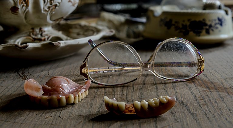 Daily prompt - 5 minutes freewrite (False teeth)