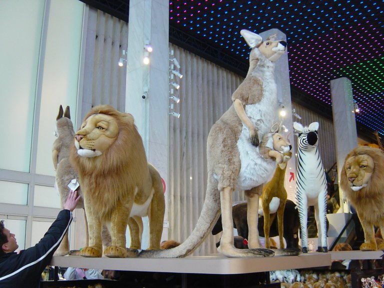 099_fao_schwarz.jpg