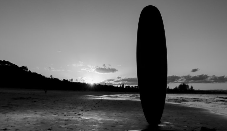 silhouette_of_a_surf_board_with_the_sunset_behind_1.jpg