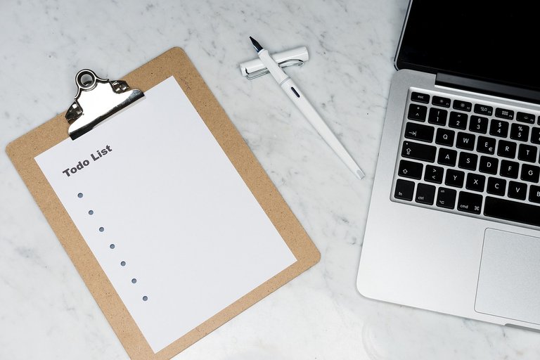 THE HABIT OF KEEPING A TO-DO LIST AND STICK PAPERS , AN ASSURED WAY TO SUCCEED IN YOUR PLANS.