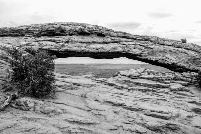 desert_arch_and_view.jpg