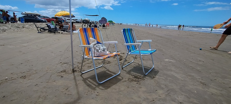 A wide shot of our surroundings, the longest beach in the world, over 250 km long