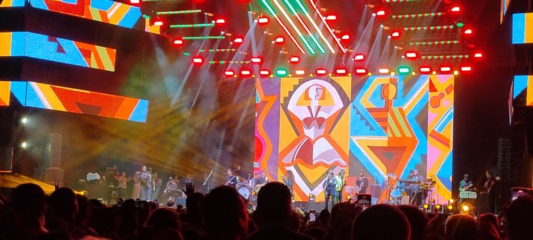 Grande Encontro and its multicolored aesthetics