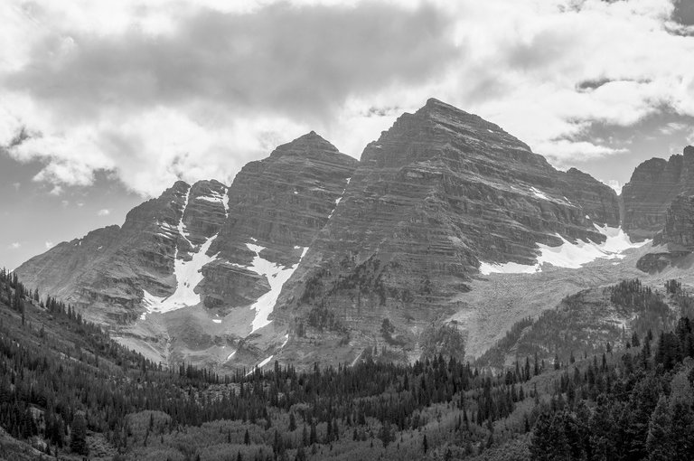 maroon_bells_1_bw.jpg