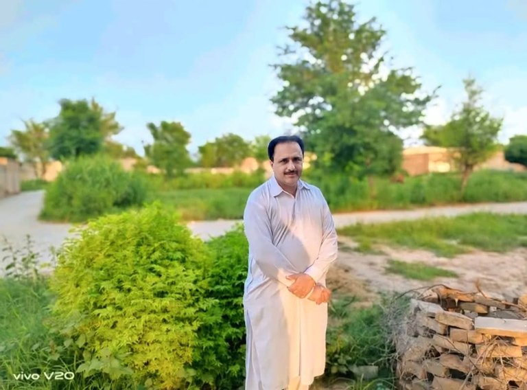 My dear friend I love my family and my father I captured this picture with Vivo V20 mobile
