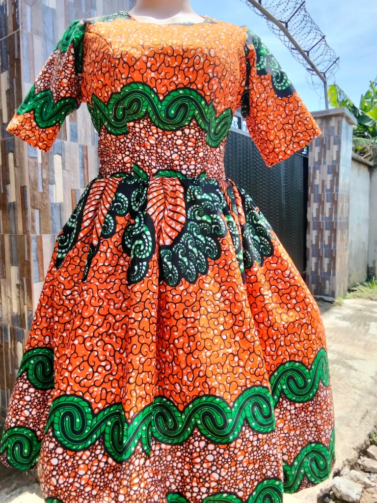 I made a princess dart dress for myself.