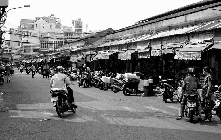 Large indoor market