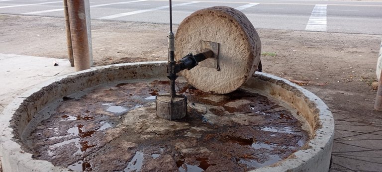 Molino artesanal para el procesado de las piñas de agave
