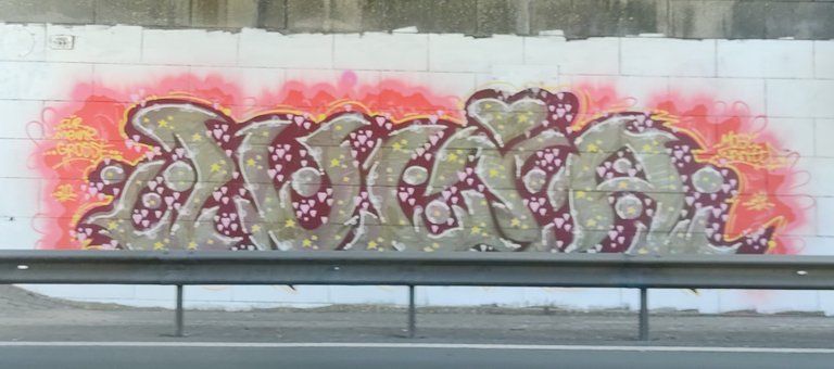 Graffiti unter einer Autobahn Brücke im Pott 