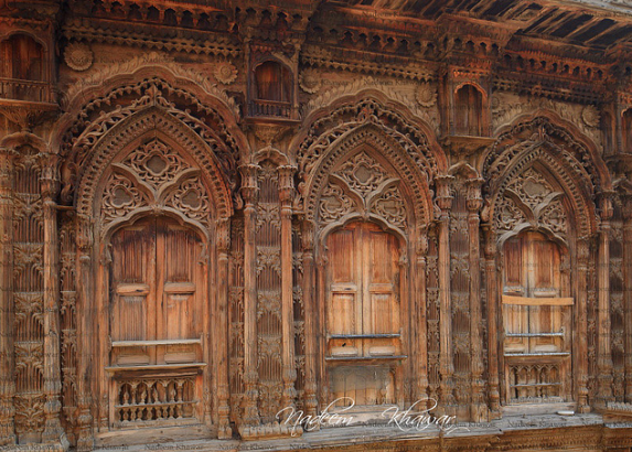 chiniot_known_for_its_wooden_furniture.png