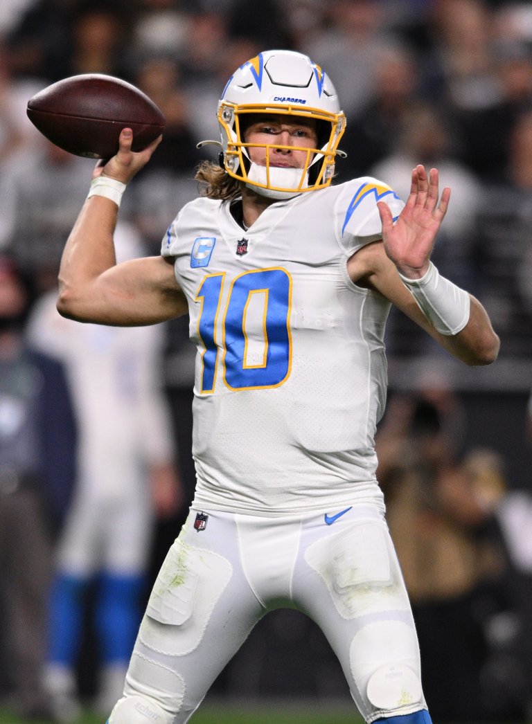 NFL QB Tiers: Where does Chargers' Justin Herbert rank?