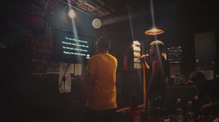 Heat, beer, and karaoke [EN/PT]]