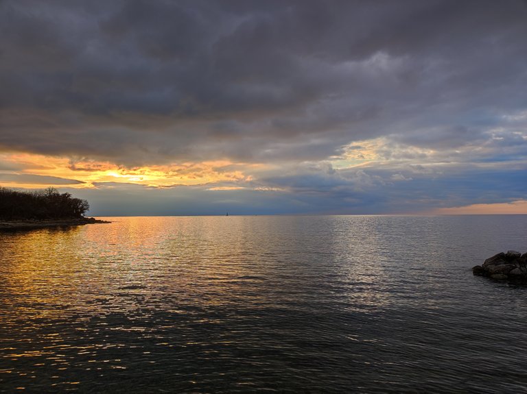 dajla_sailing_boat_on_the_horizon.jpg