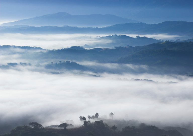 Imagen realizada en horas de la madrugada desde las lomas de San Benito/Mayarí Arriba/Santiago de Cuba