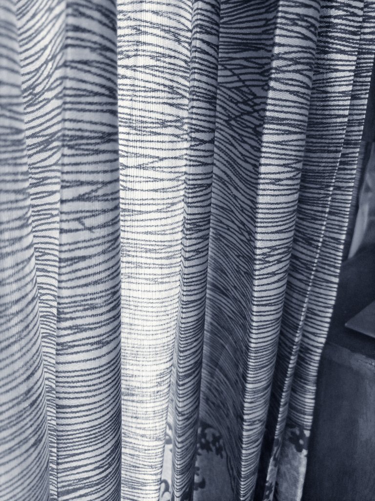 Design of Curtain Black & White Photography Round - 82