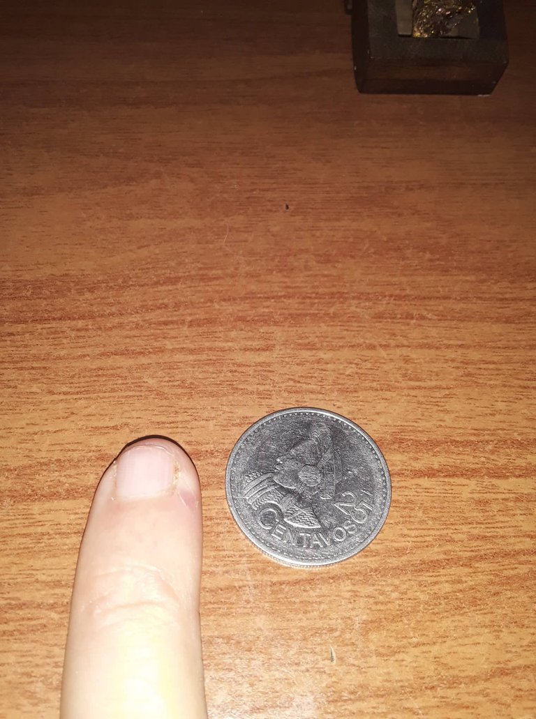 box_inside_photo_coin_pinky