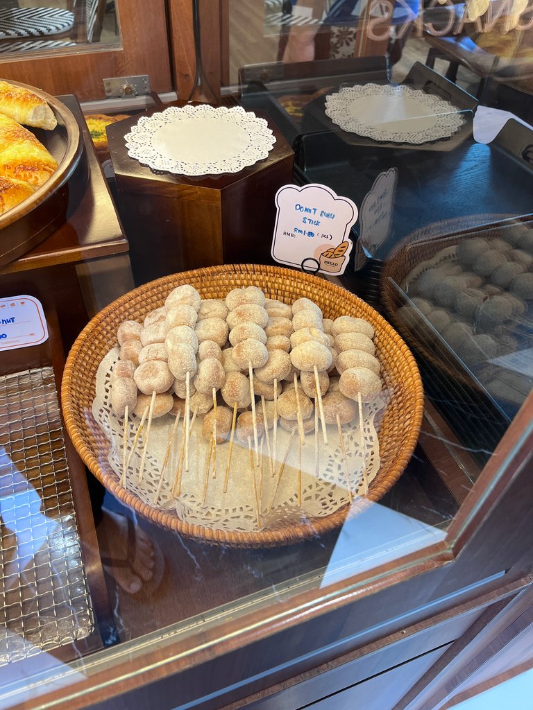 These are donuts on a stick. Normally, you see skewers on a stick but these are donuts on a stick. Yummy. 