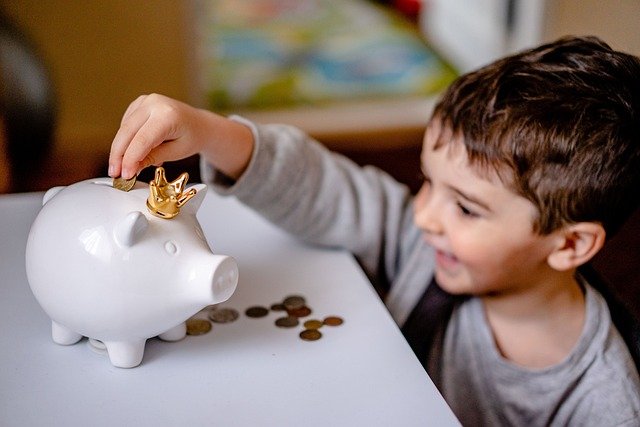 Mensaje diario de 5 minutos. Aprendiendo de ahorro, administración y finanzas desde la infancia. Esp/En.
