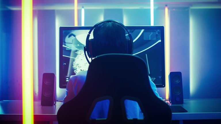 professional_videogamer_playing_on_the_computer_shutterstock_1146277823.jpg
