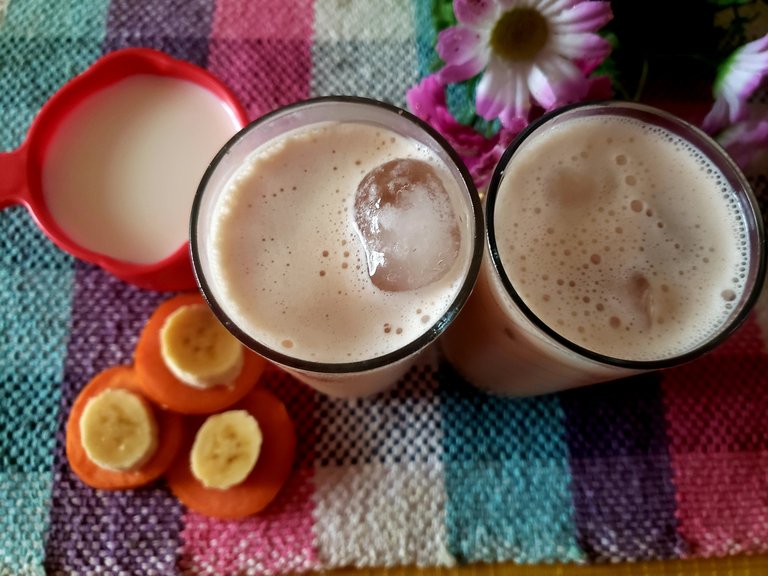 Revitalizing smoothie: Banana, carrot and milk  [Eng/Esp]
