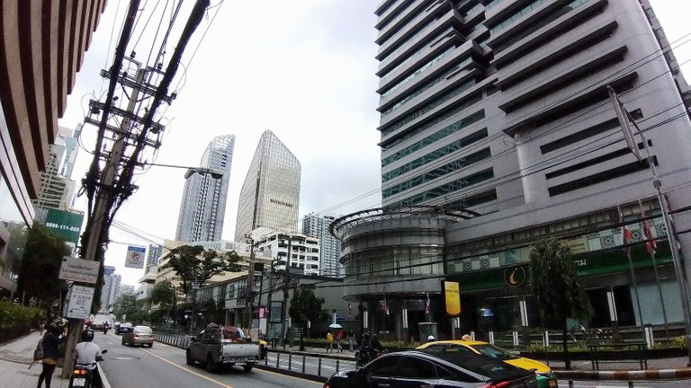 makaasak_train_grave_yard_bangkok_streets_august_2020_181.jpg