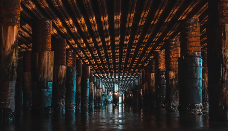 under_the_pier_focus_.jpg