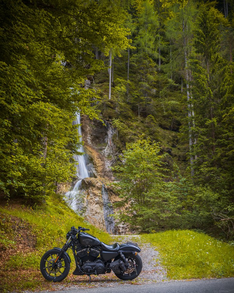 Waterfall Stockenboi and my Harley Davidson Sportster Iron 883 - XL883N