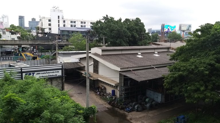 makaasak_train_grave_yard_bangkok_streets_august_2020_444.jpg