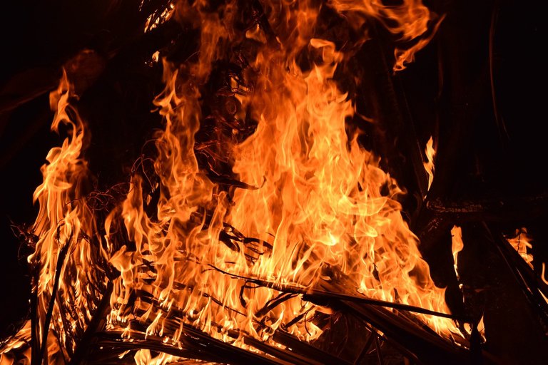 fire_g47c2f4f88_1920.jpg