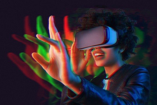 [Source] (https://pixabay.com/photos/metaverse-vr-virtual-reality-7247267/)
