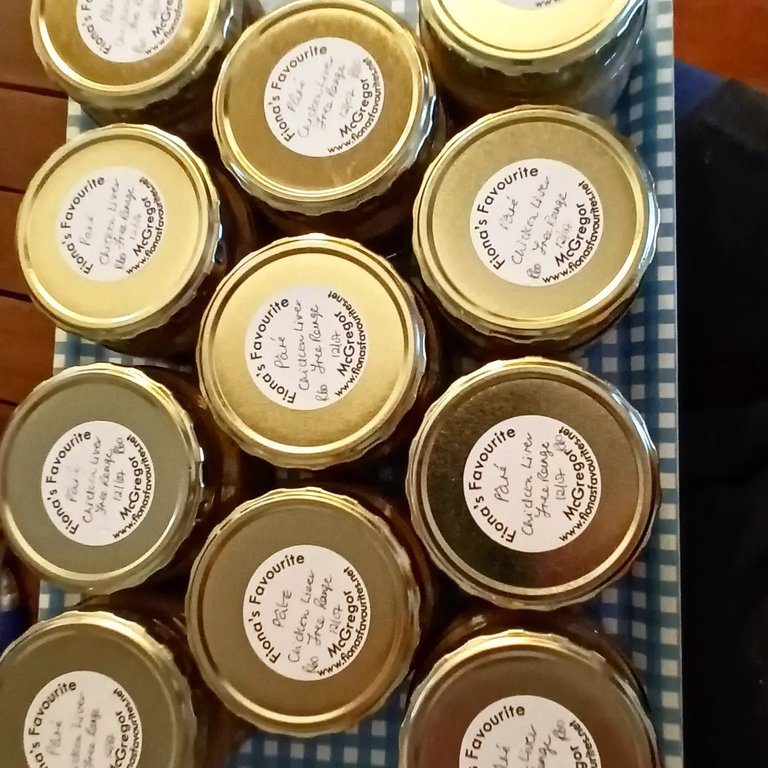 a double clutch of chicken live pate