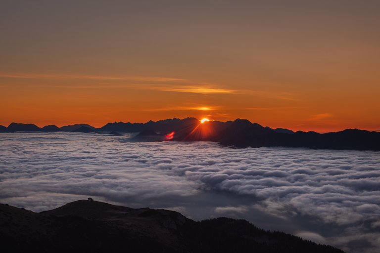 Hike . Sunrise . Sea of Fog - Dobratsch Mountain in Carinthia