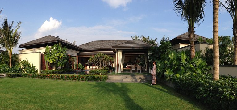The White Mansion 