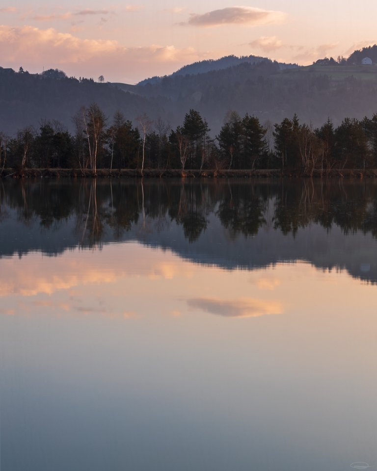 View to the other side - Sunrise at the Reservoir