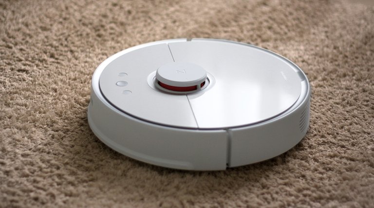 robot_vacuum_cleaner_5073580_1920.jpg