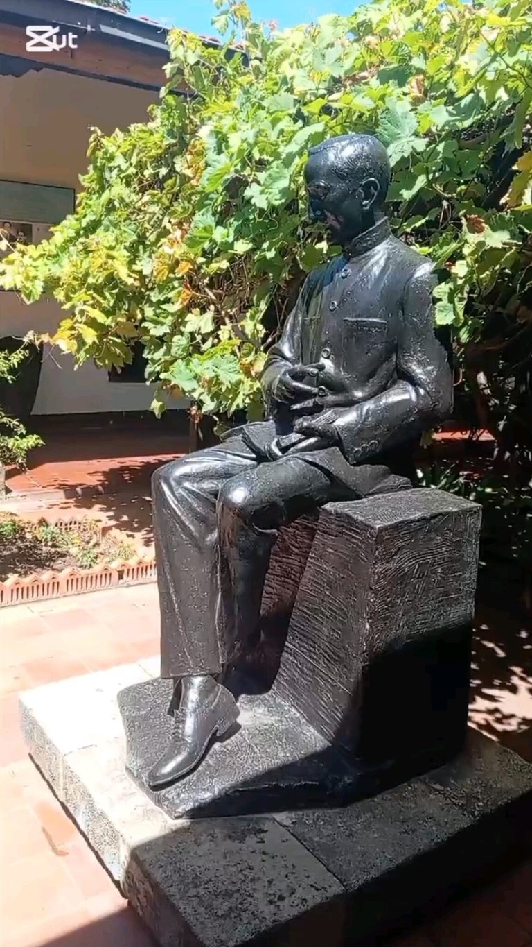 Estatua de Andrés Eloy Blanco
