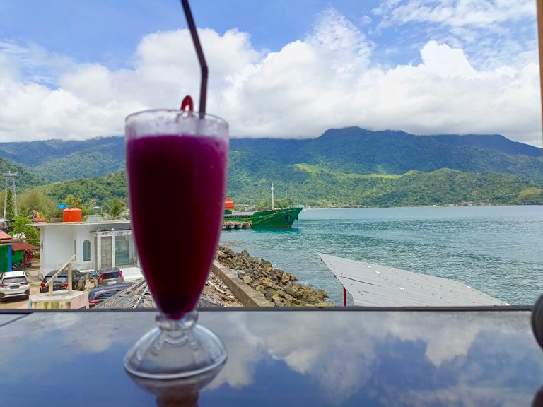 Travel to see the beauty of the beaches and mountains while enjoying fresh juice
