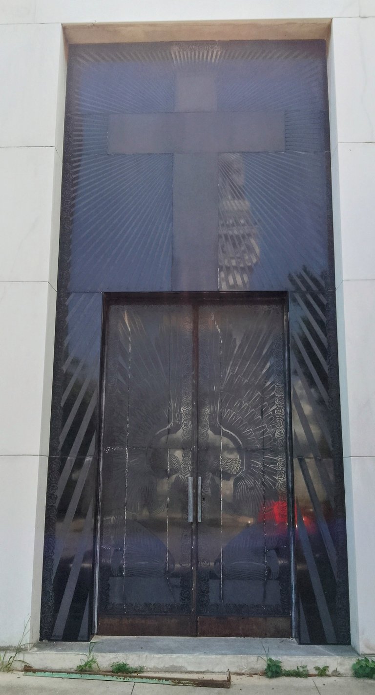 This tomb belongs to a couple in love. She died, he had this enormous mausoleum built, and when he passed away, he ordered them to be sealed inside forever.