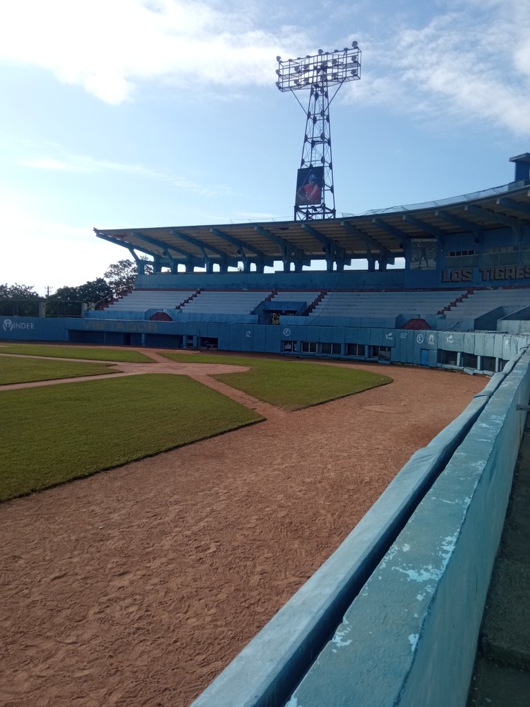  Baseball Stadium. Estadio de Béisbol. (Esp-Eng).