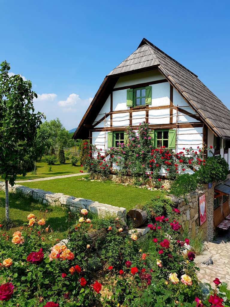 beauty_of_wooden_house.jpg