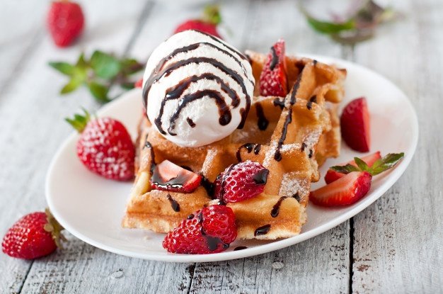 belgium_waffles_with_strawberries_ice_cream_white_plate_2829_16376.jpg
