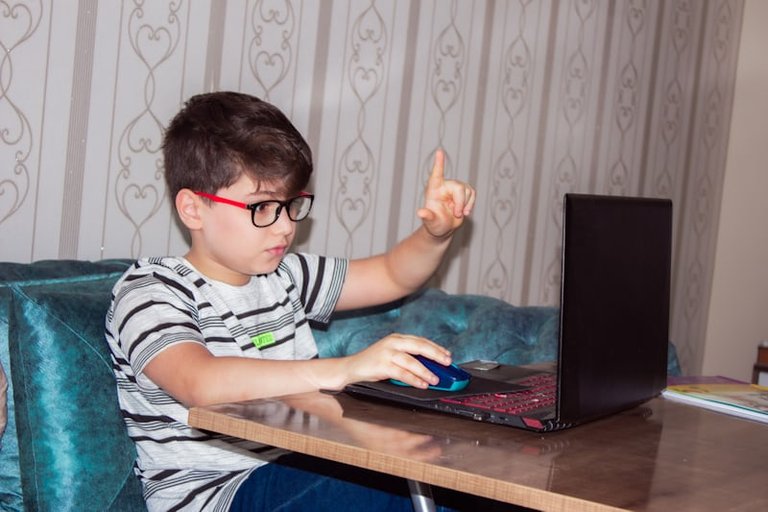 Kids Exposure Socials And Smartphone, What Age Is Best?