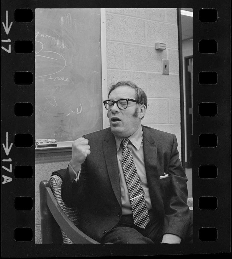 Asimov while speaking of History and its role on his books