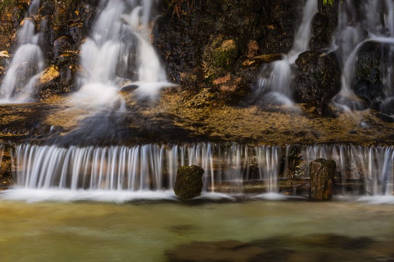 Waterfalls and optical Ilusions