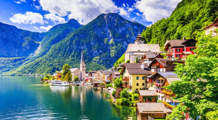 hallstatt_austria_mountain_village_in_austrian_alps_768x421.jpg