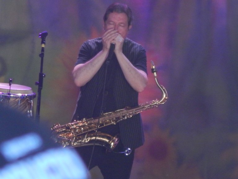Warren Ham of Kansas and Toto