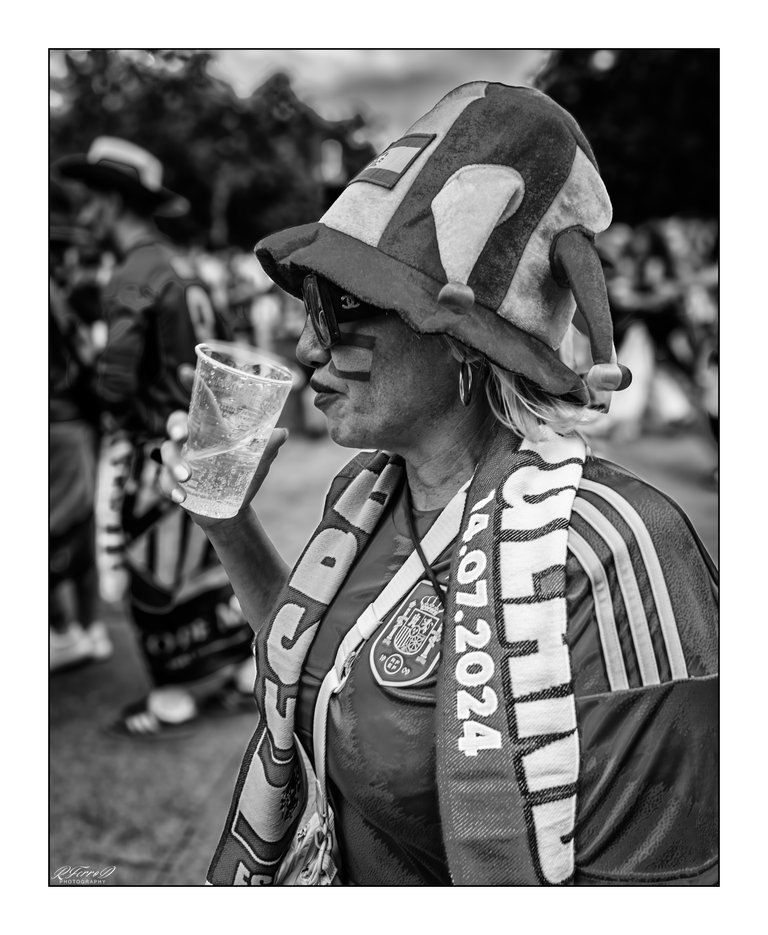 4. Woman dressed in the colors of her national team